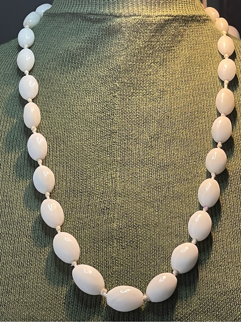 Chunky White Milk Glass Chinese Export Vintage Graduated Bead Necklace 28” long